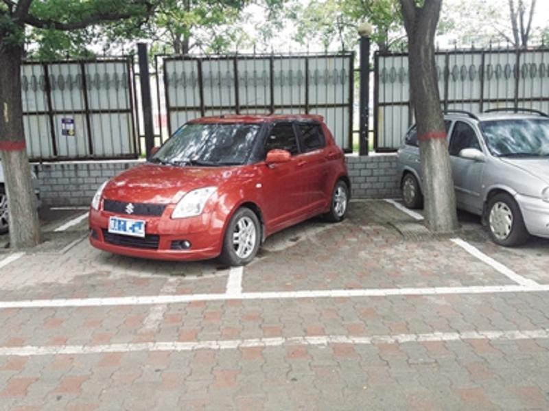 车被别人擦了怎么报警,车被人擦刮了怎么办