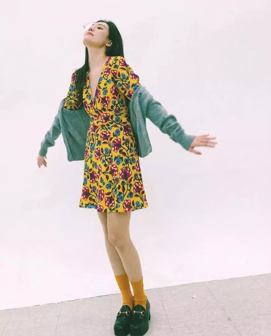 紧身回归，要瘦要美，“穿大不穿小”？适合才重要