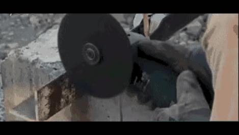 砂轮机事故瞬间,砂轮机意外事故