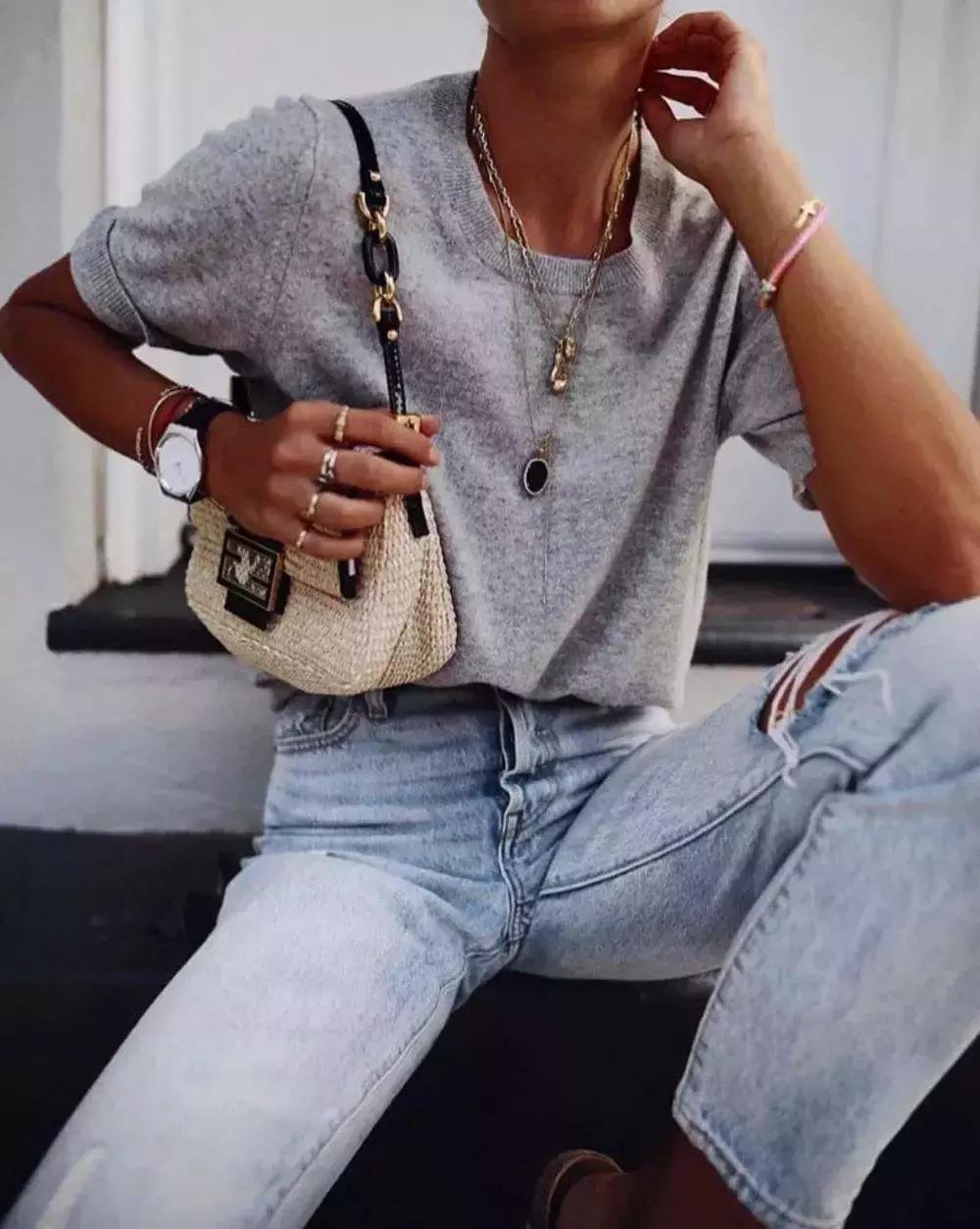 奶奶都嫌丑的包被Jennie背过后，有半个地球的时尚博主疯狂求同款