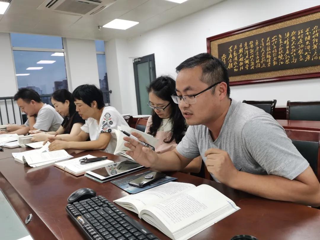 教师如何培养小学生的阅读能力,小学教师靠阅读成功