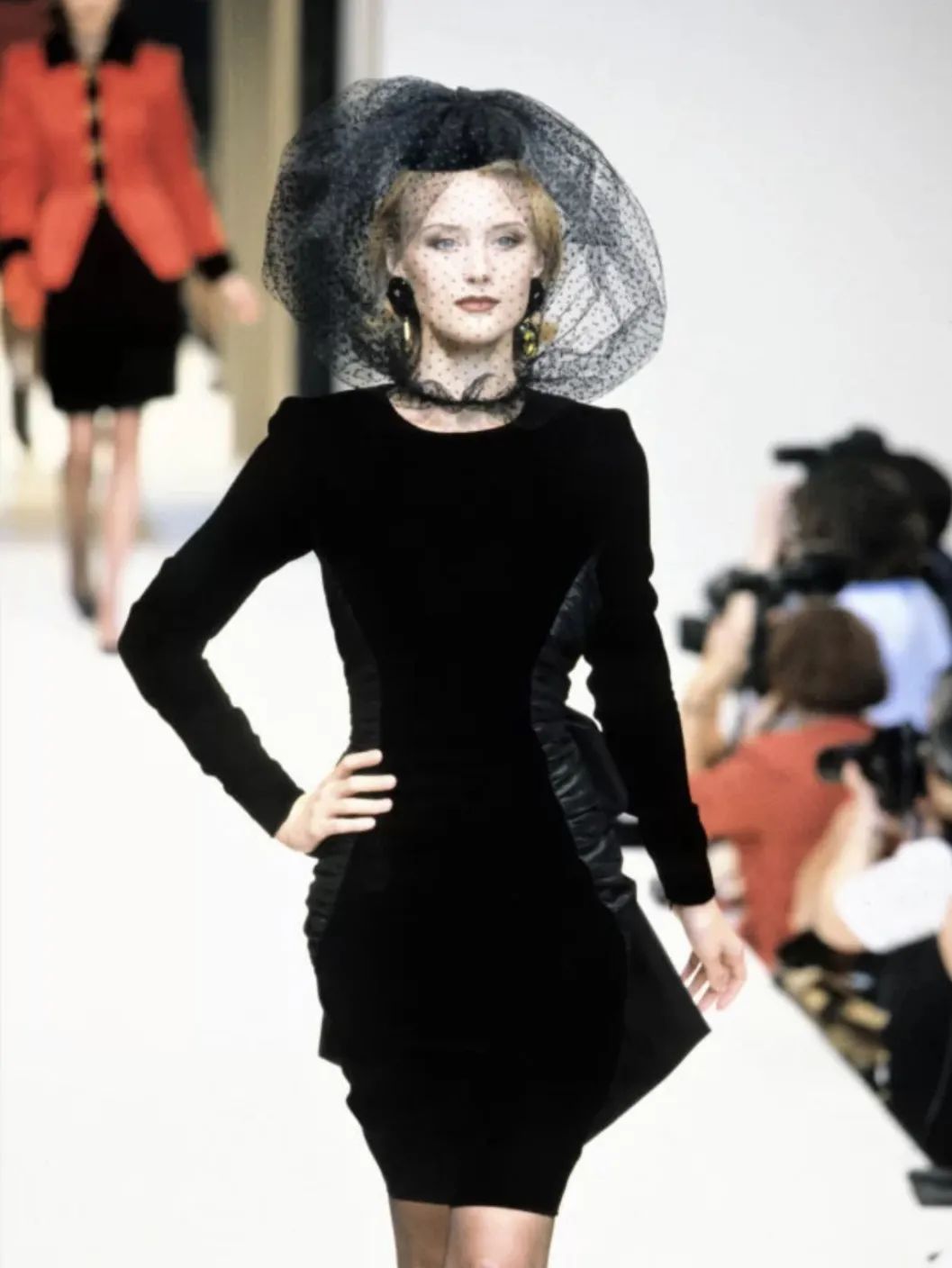 “宝贝,今天吃了什么主食。”“节衣缩食。”