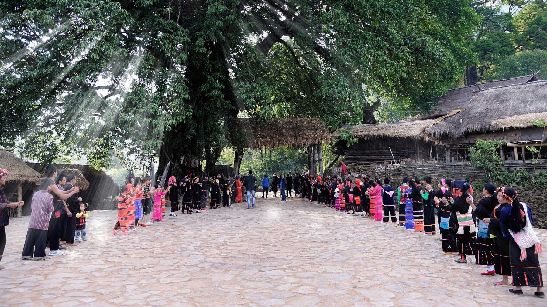 云南沧源佤族自治县原始部落,云南沧源县古村寨