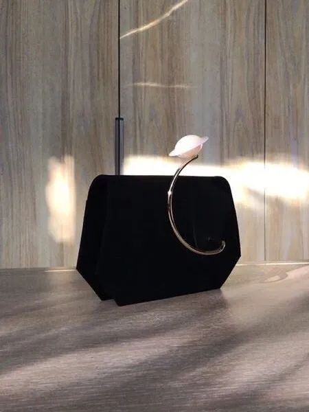 KrisXu：一个被UFO带来的国内设计师品牌包