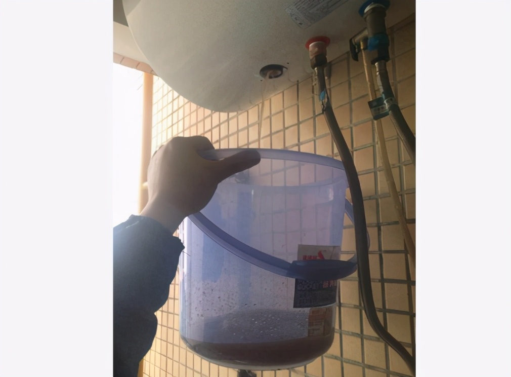 燃气热水器出水量小怎么修,海尔热水器出水量小怎么办