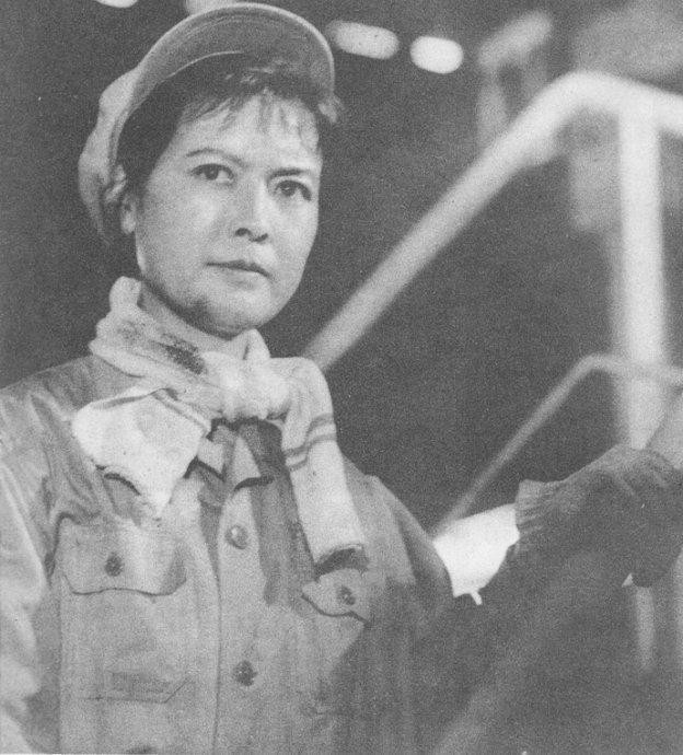 杨雅琴苦菜花图片,杨雅琴悲剧人生