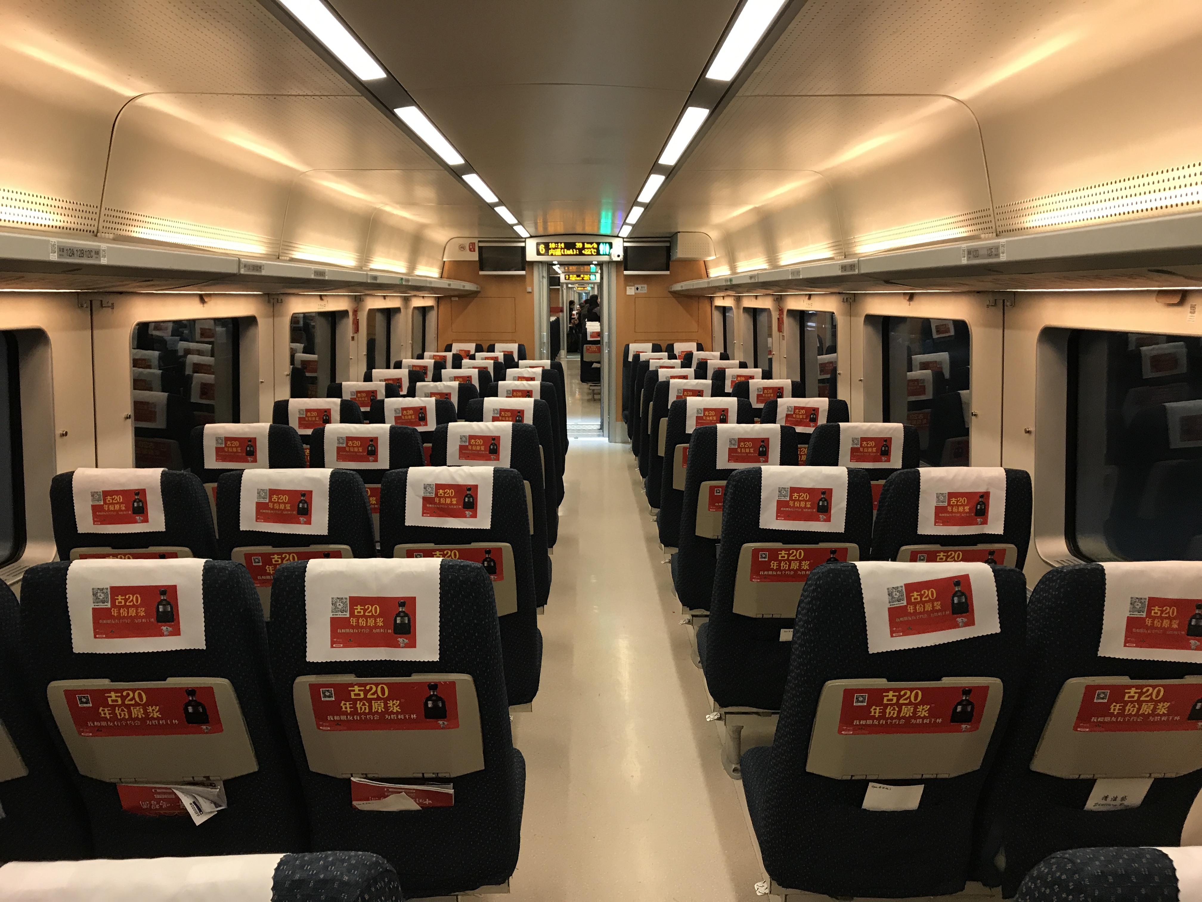 教老年人乘坐高铁你怎么看,老年人坐高铁怎样出行