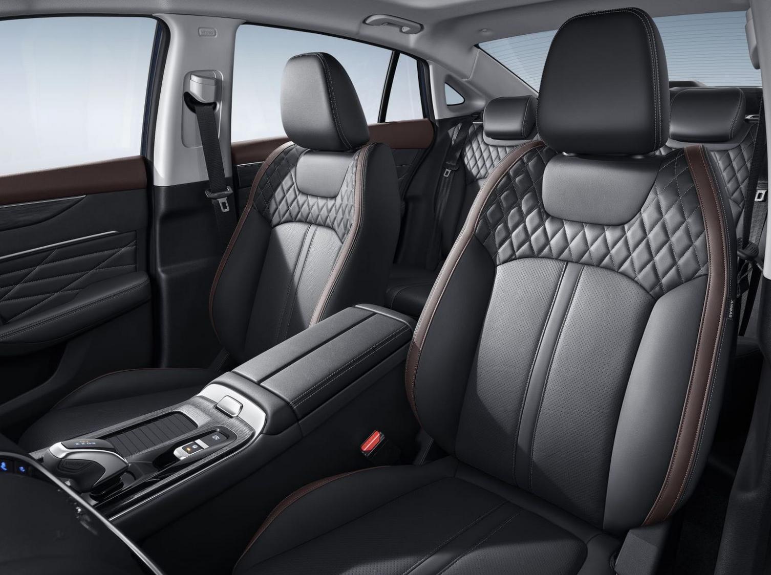 国产新能源轿跑十万,比较好的油电混动轿跑