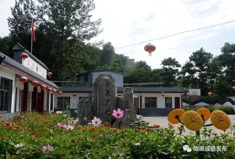 我叫成县，这是我2019年的自拍照~