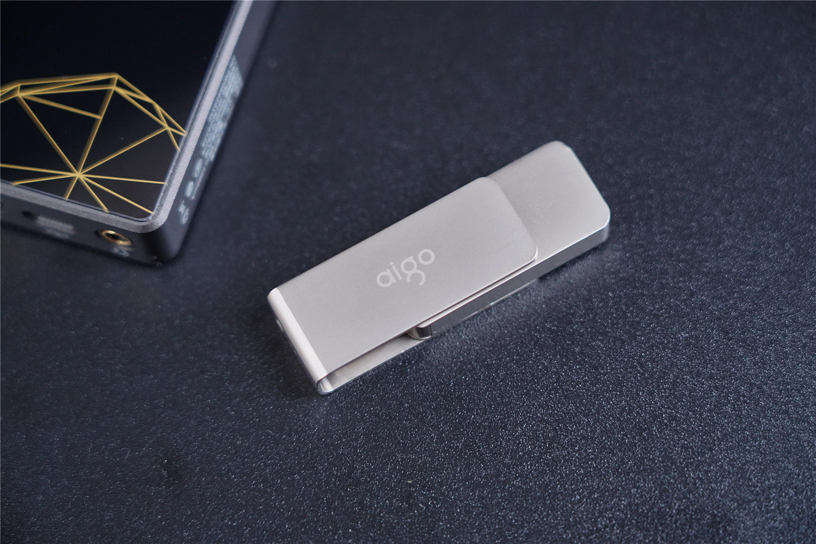 爱国者aigo2tbssdp7000z测评,爱国者aigou盘怎么样