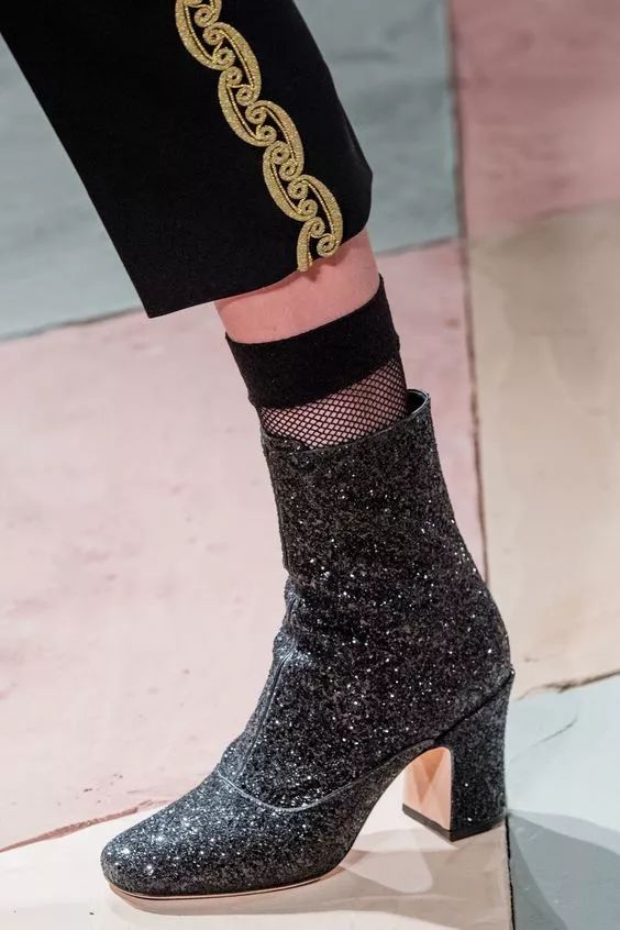 今年流行的露脚袜,是不是现在都流行穿长袜不露脚踝