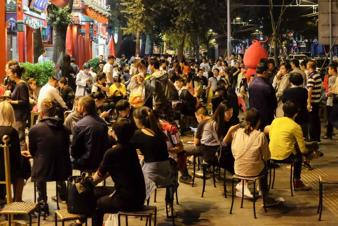 餐饮出现大量排队,食堂迷惑行为