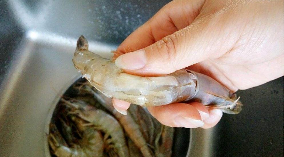 挑虾线除了牙签还能用什么,虾线除了用牙签挑还能用什么挑