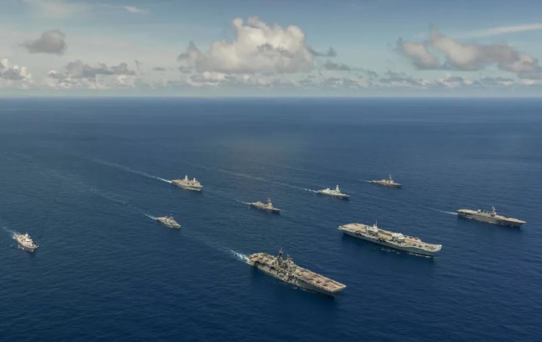多艘航母在中国门口挑衅，不料成为陪练，若战时已成我军“猎物”