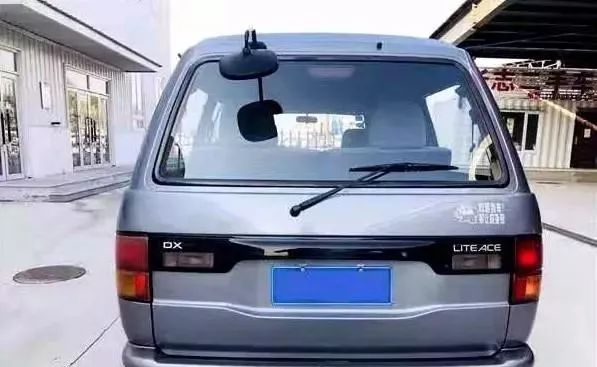 纯进口丰田小霸王车,11年丰田小霸王2.0l中东版七座