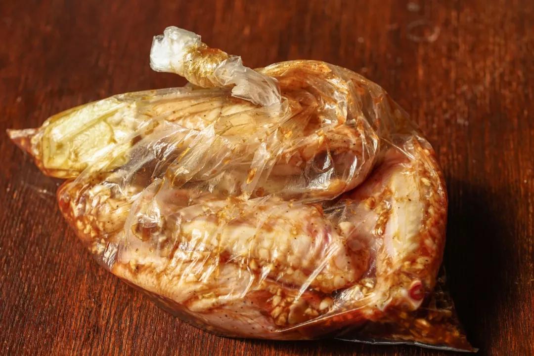 电饭煲生存指南，一键做一只番茄饭+蜜汁鸡翅+香软蛋糕