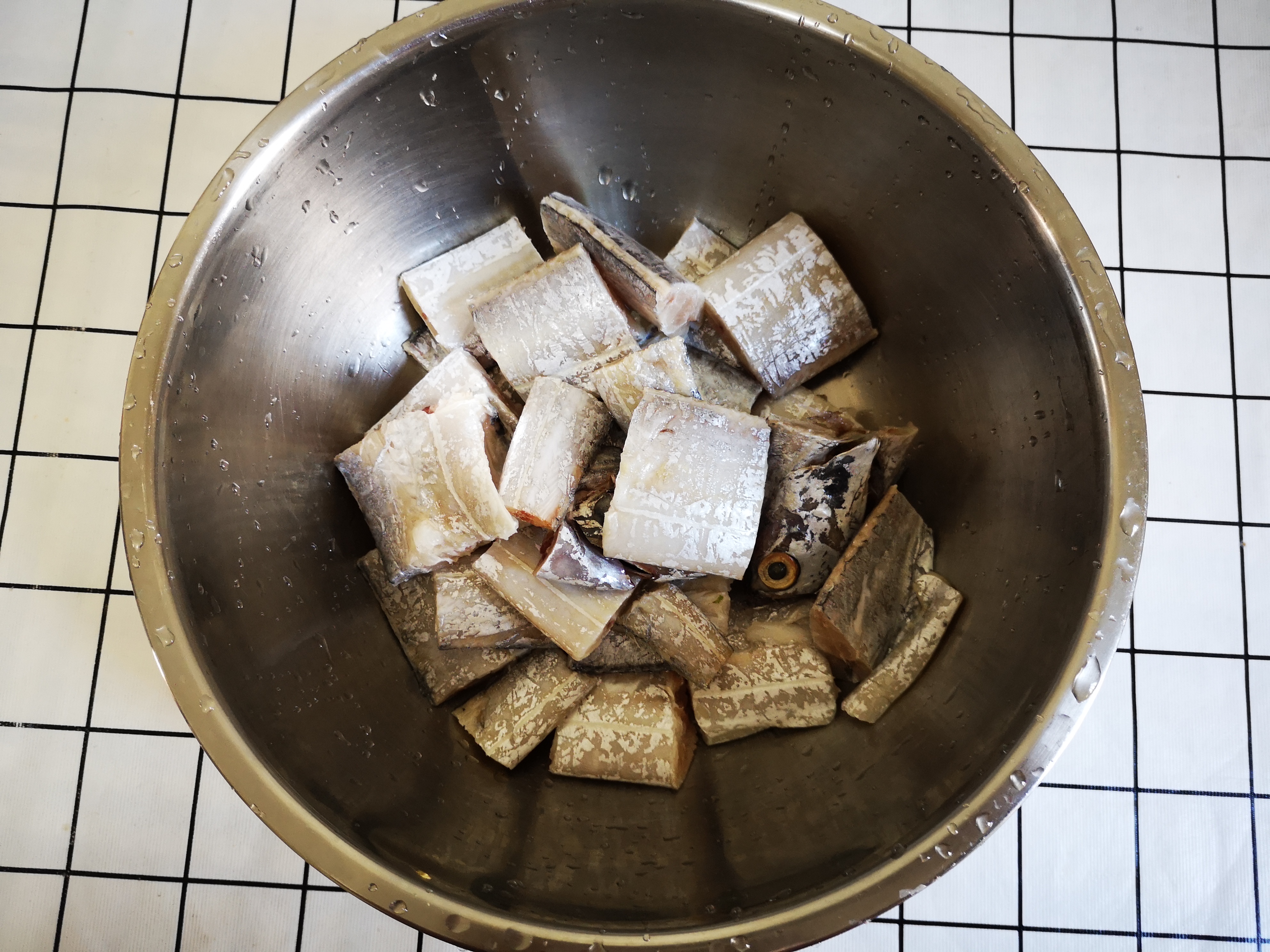 特百惠的锅怎样煎带鱼不粘锅不烂,煎带鱼吃怎么样才能让带鱼不粘锅