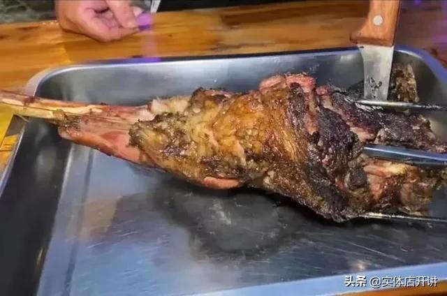 开餐馆亏本做吃播年入百万，560斤的河北小伙比“泡泡龙”还拼