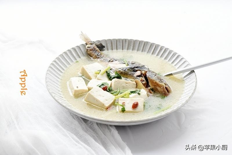 什么鱼炖豆腐好吃又营养,夏天吃什么鱼炖新鲜豆腐好
