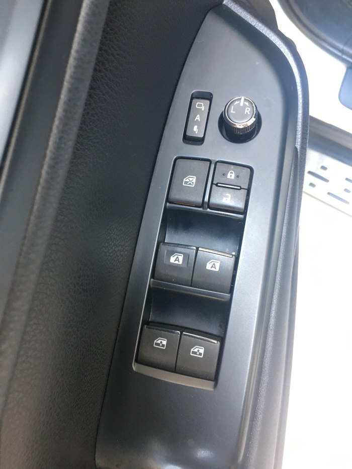 二十万买二手冠道值不值,二十万买个二手丰田车