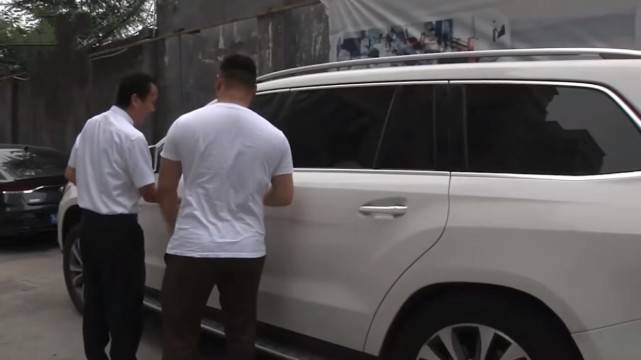 110万买奔驰几天修了10次,男子花40多万买奔驰出故障