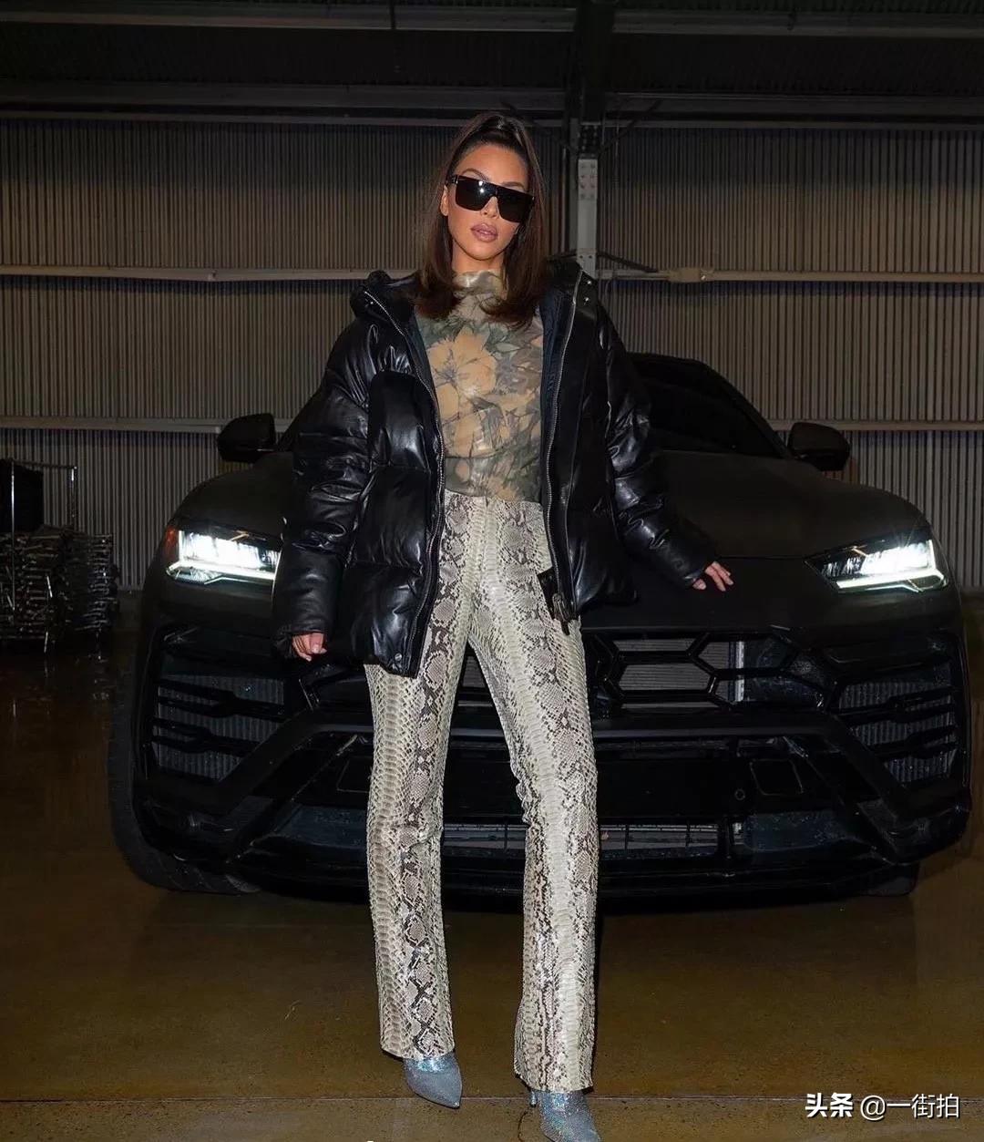 金卡戴珊背装秀,金卡戴珊纽约时装周看秀