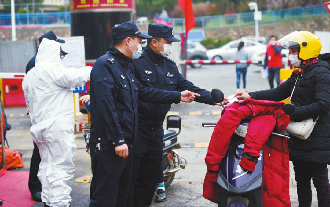 30分钟加50个微信群,一个人加了一万个微信群