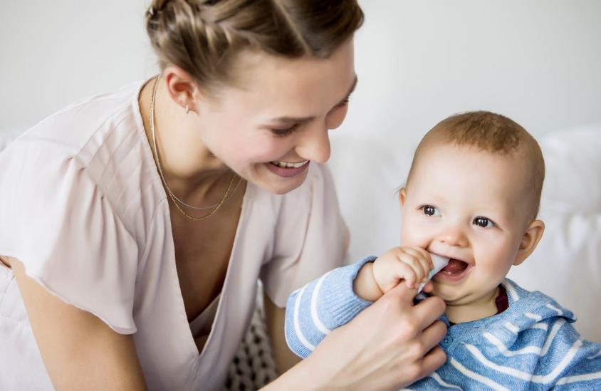 宝宝进入口欲期怎么办,正确引导宝宝口欲期