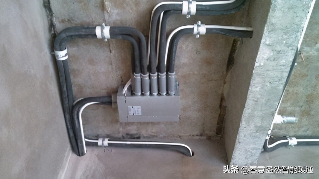 三菱中央空调用的是分歧管吗,三菱中央空调用分歧器吗