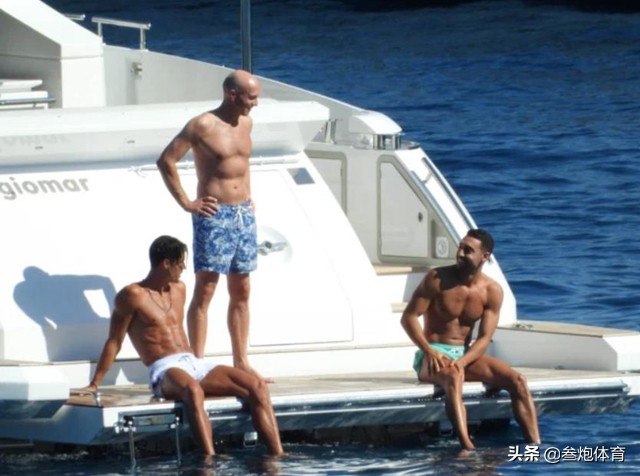 c罗被晒伤的照片,c罗晒与乔治娜游艇