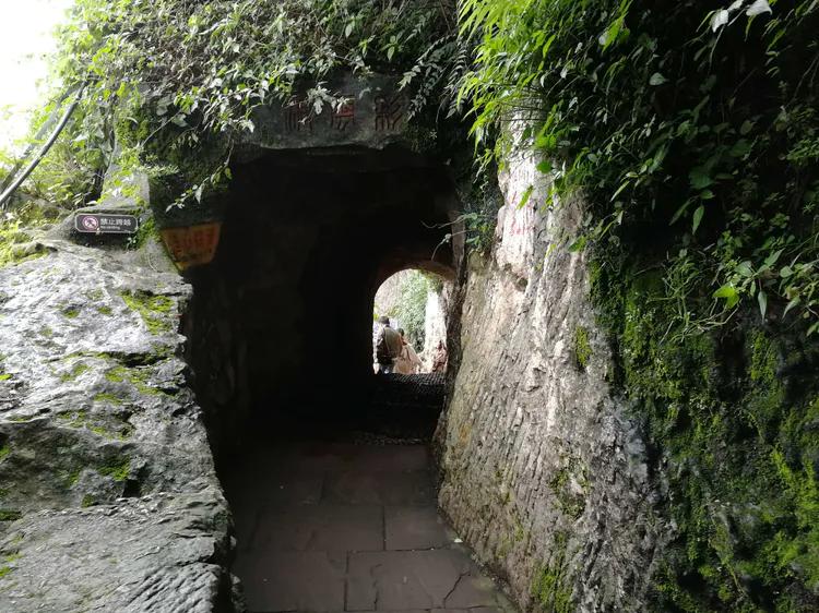 昆明西山龙门景区滇中第一佳境,昆明西山植被茂密负氧离子丰富