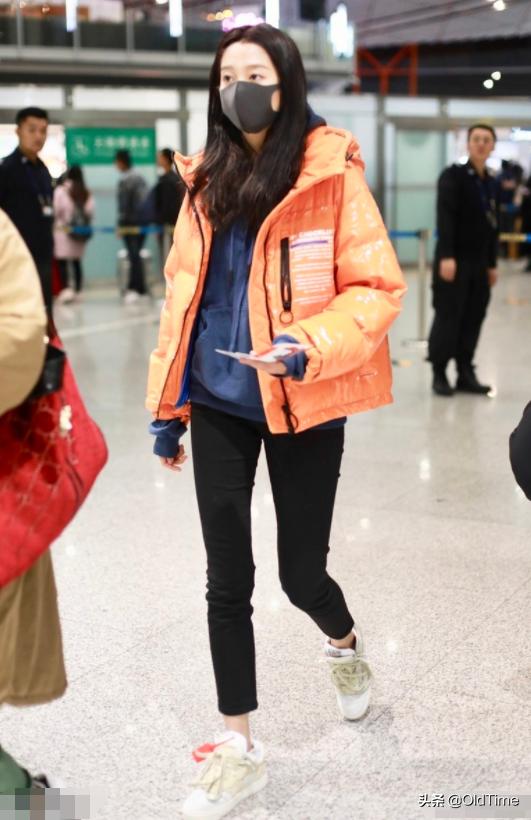 鹿晗关晓彤鞋子,关晓彤香奈儿运动鞋