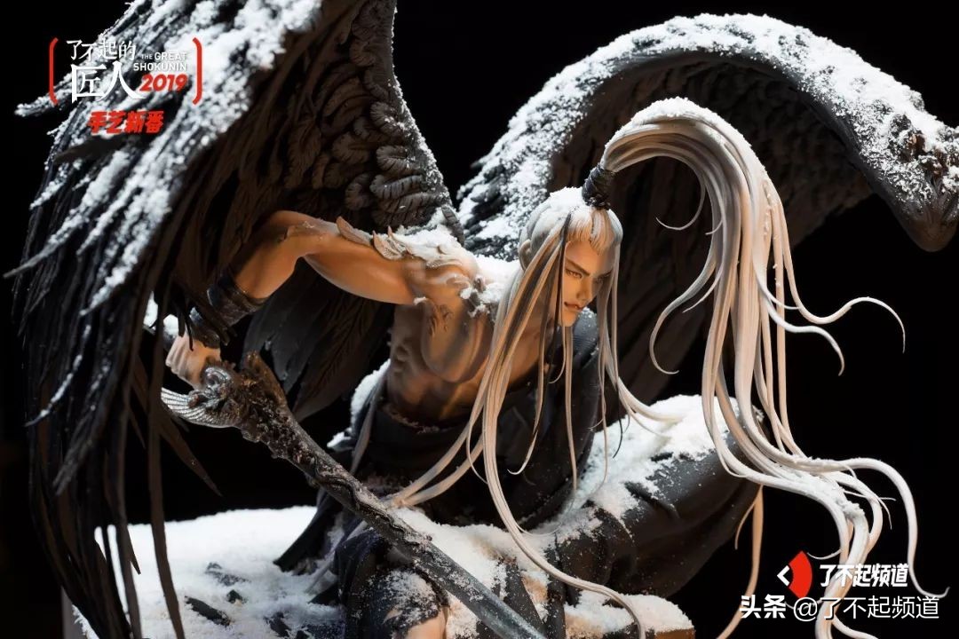 他从珠宝首饰到美容美发样样精通，只为做好一块蛋糕