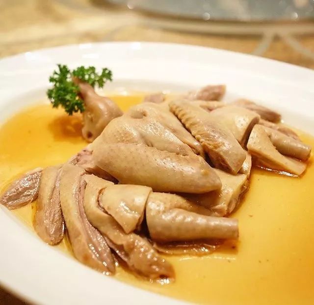 乳鸽红烧多少钱一只,一只正宗的红烧乳鸽是怎么样的