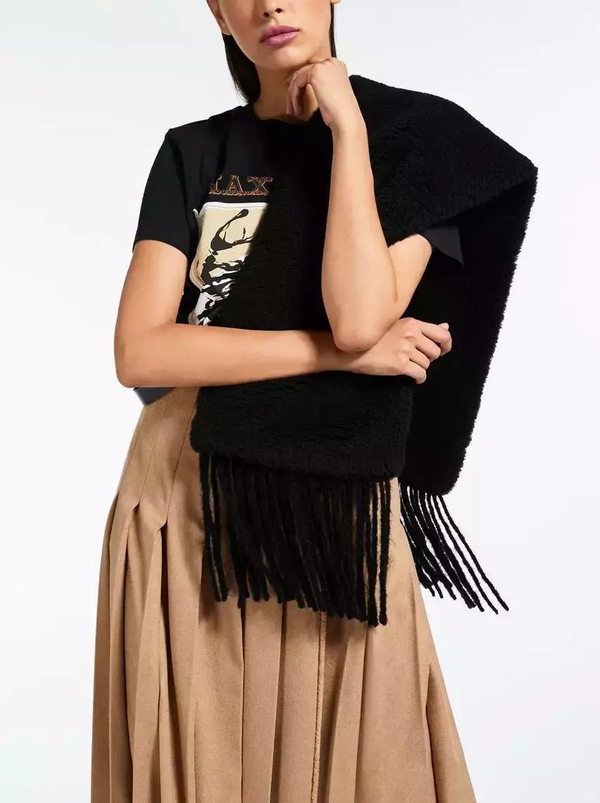 想要冬天穿出高级感,冬天围巾这样系简单又时尚好喜欢