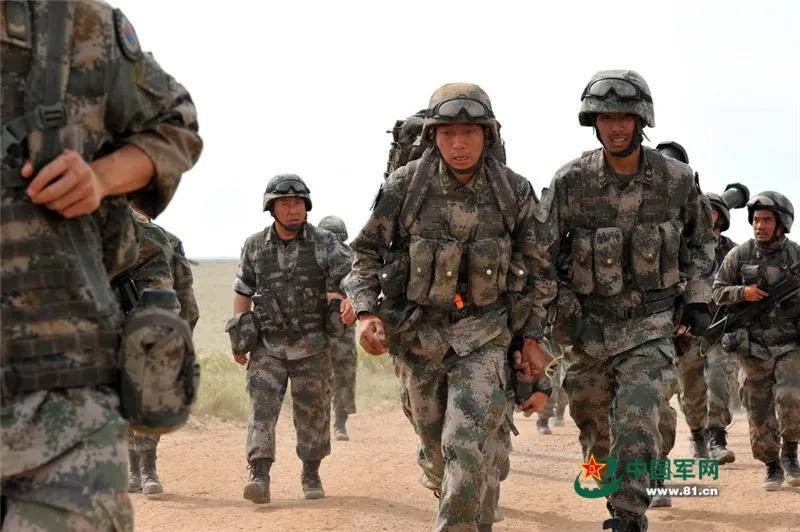 解放军购买140万套防弹衣,解放军两年内配发防弹衣