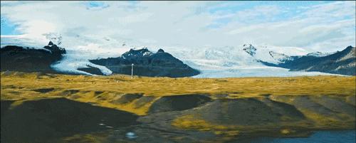 野生养娃、魔幻修路、吃的东西酸爽过头，冰岛这个国家真的好玄幻