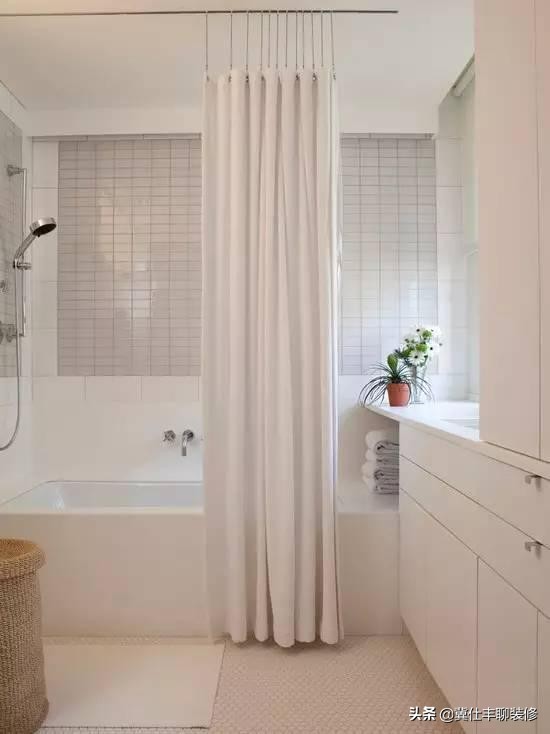 卫生间小怎么设计淋浴和马桶,卫生间放木桶浴缸装修设计图