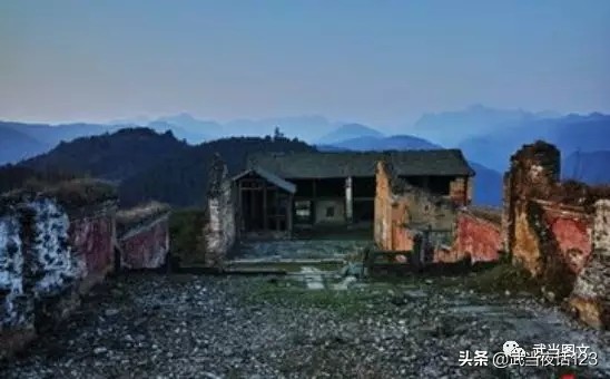 1975年在武当山回龙观被烧死的黎道长（坤道）