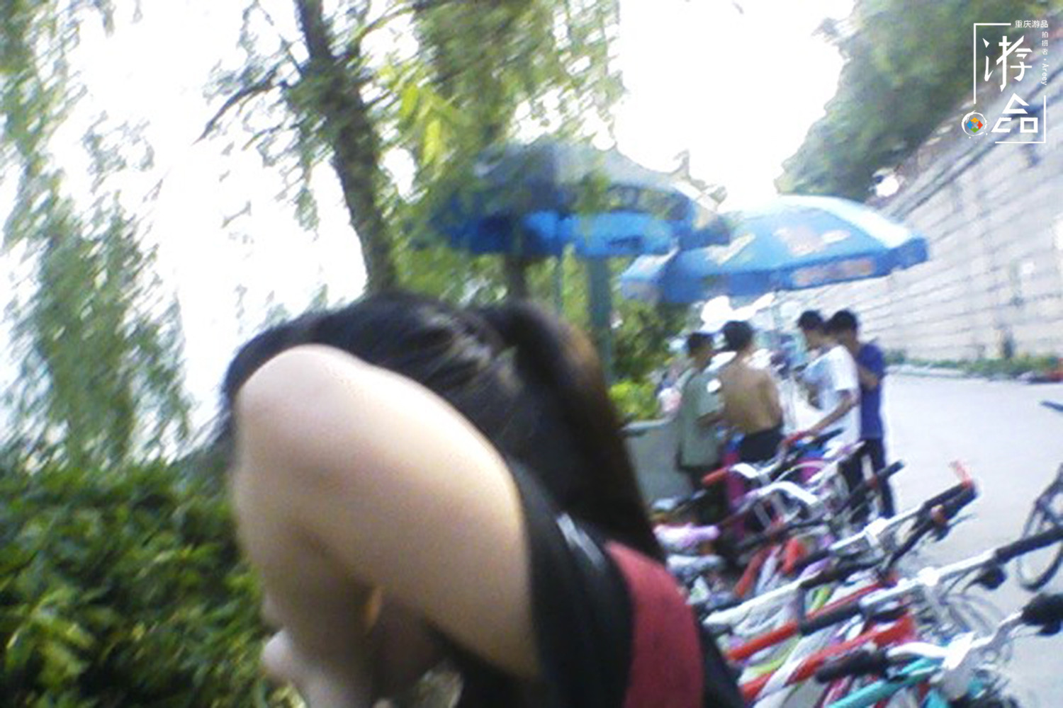 重庆人把自行车当作玩具，在滨江路和奥体中心，体验过租来的快乐