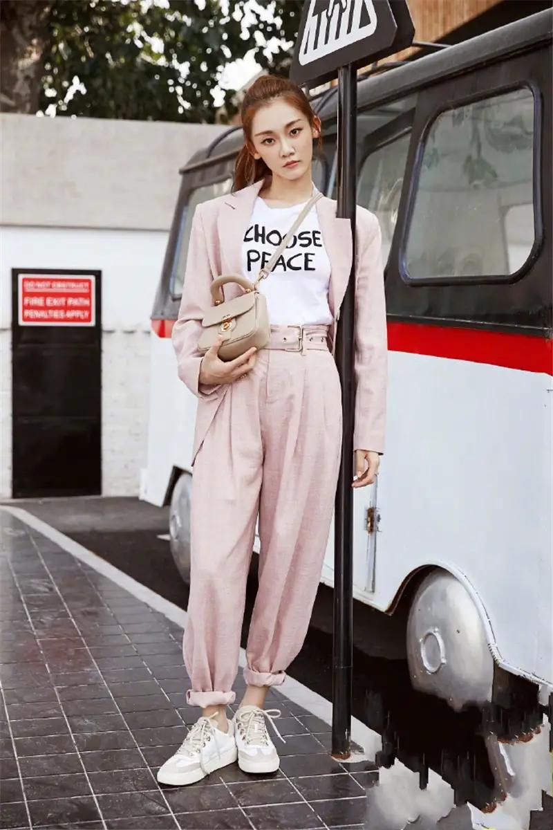 郑恺老婆苗苗都拍了哪些作品,郑恺妻子苗苗同款工装裤