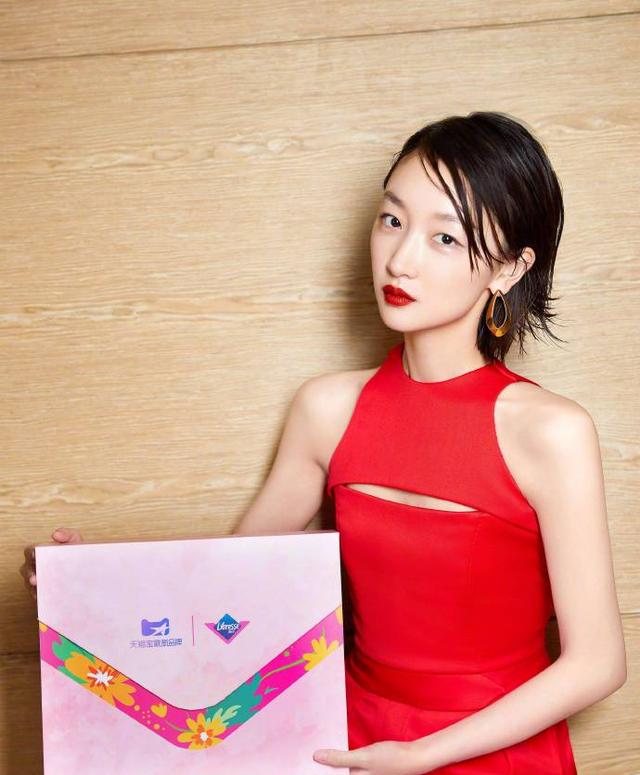 大圆脸女生短发显脸小,短发女发型圆脸显脸小