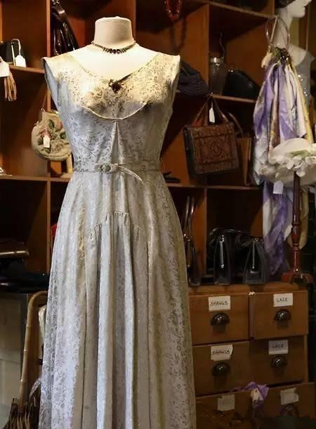 香奈儿lv凭什么卖那么贵,lv香奈儿为啥总是越涨价卖得越多