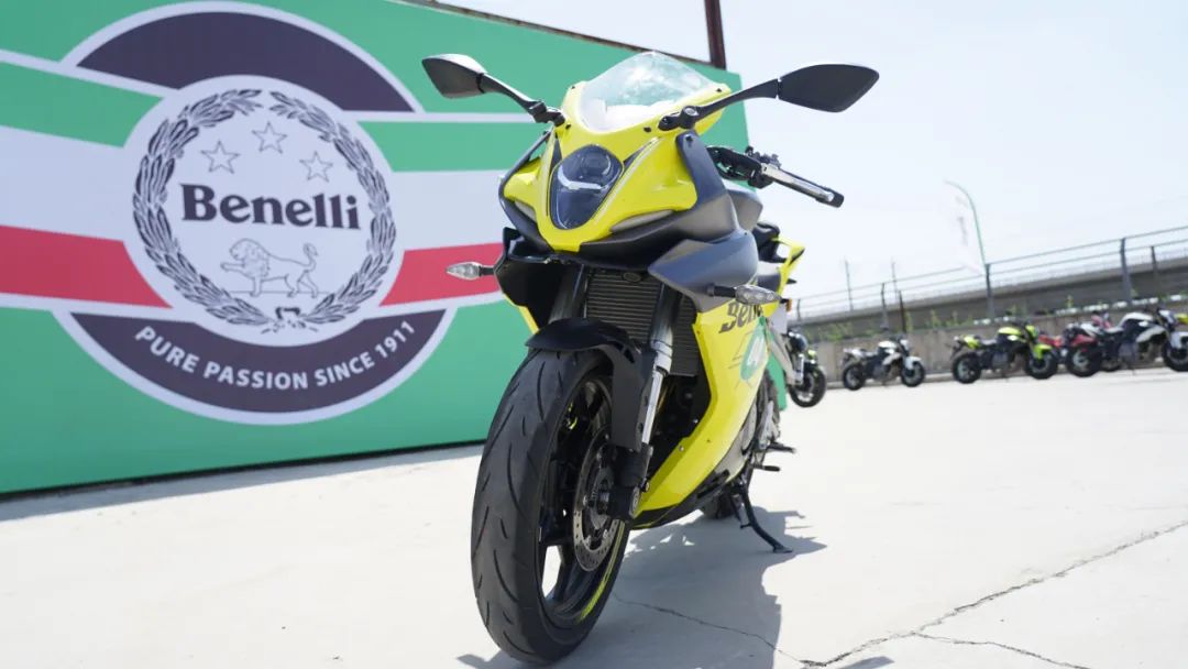 贝纳利tornado302跟飓风302r,新款贝纳利302r5秒破百