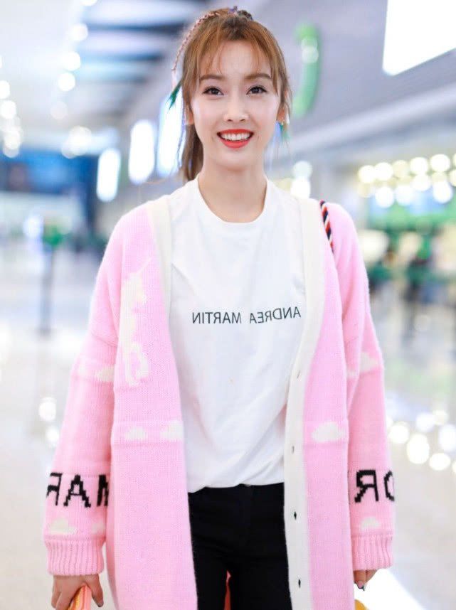 肖战的师姐写真,肖战大背头机场穿的裤子