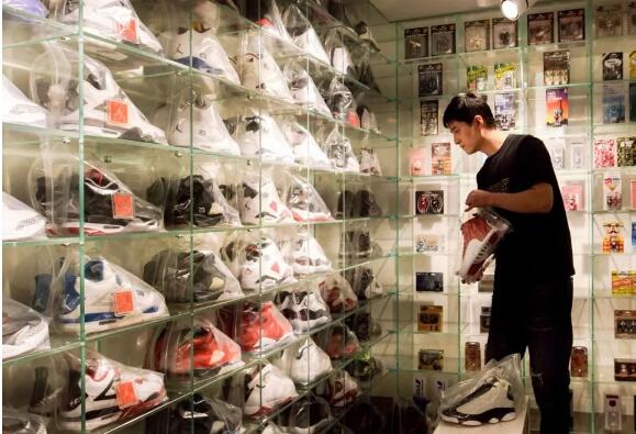 小伙花千万买车,小伙花千万买的别墅