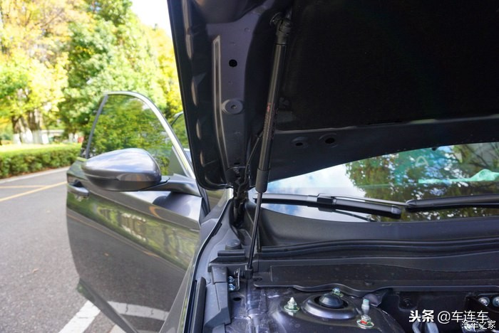 十代雅阁混动版与英诗派太空银,十代雅阁太空银还是白色好看