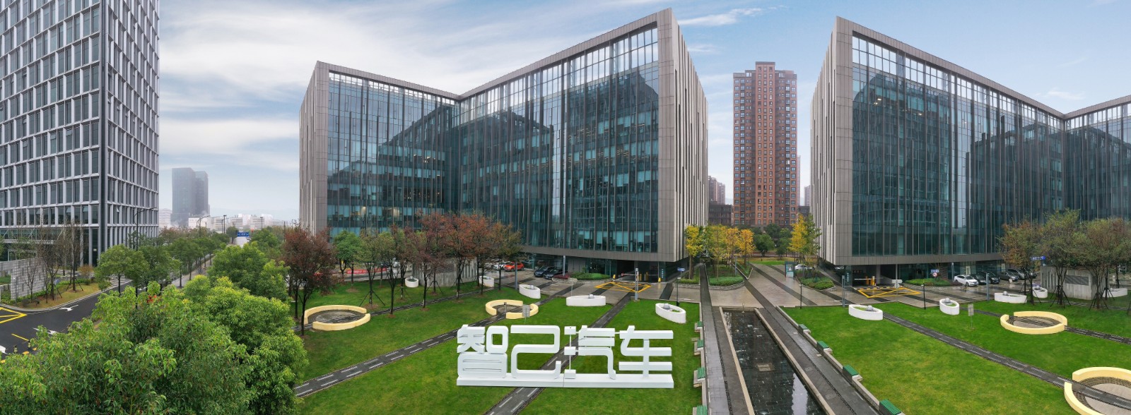 上汽阿里“梅开二度”做“智己”，与R品牌内部赛马？