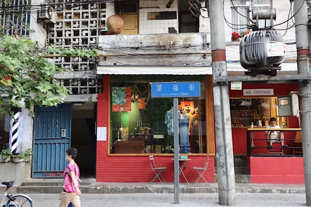 成都街道门面推荐,成都一街道商铺招牌