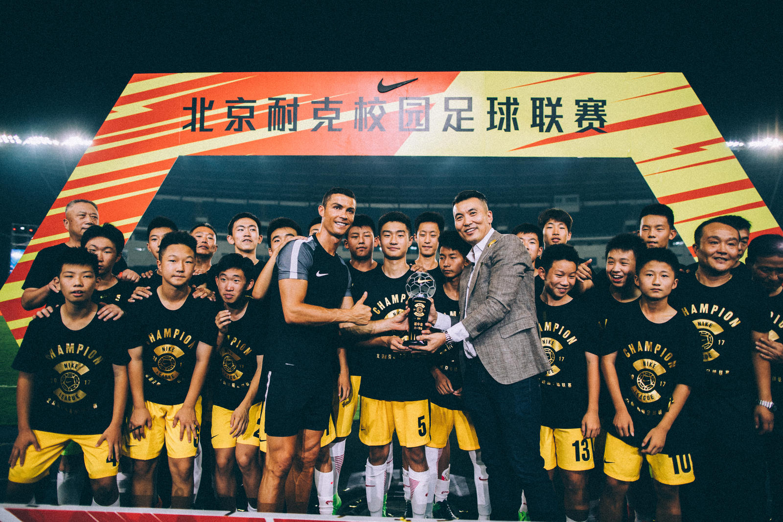 中国足球发展的问题及对策,中国足球亟待解决的问题